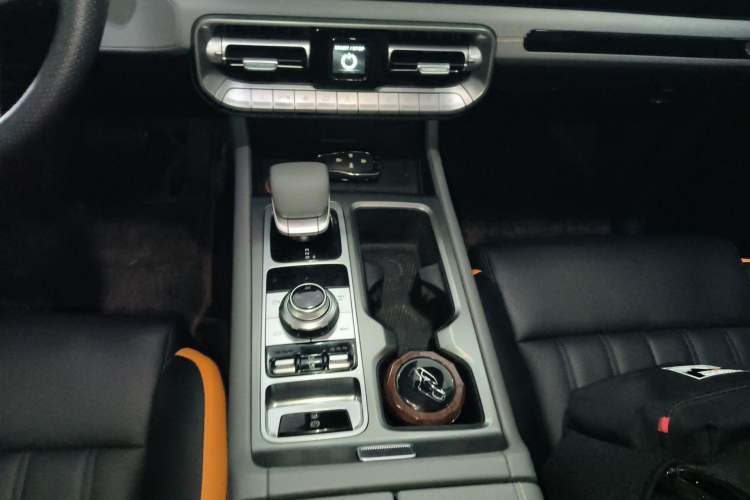 Used BAIC Off-Road BJ40 2024 2.0T All-New Urban Hunter Edition Chivalrous Style