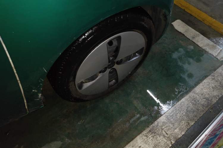 Used ORA Black Cat 2021 301 km Basic Version Right Front Wheel Hub