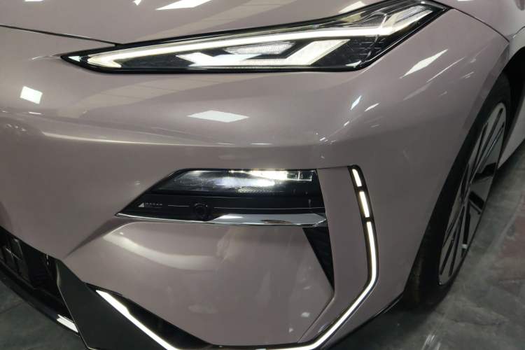 Used Geely Galaxy E8 2024 665 km Range Rear-Drive Starship Long-Range Version
