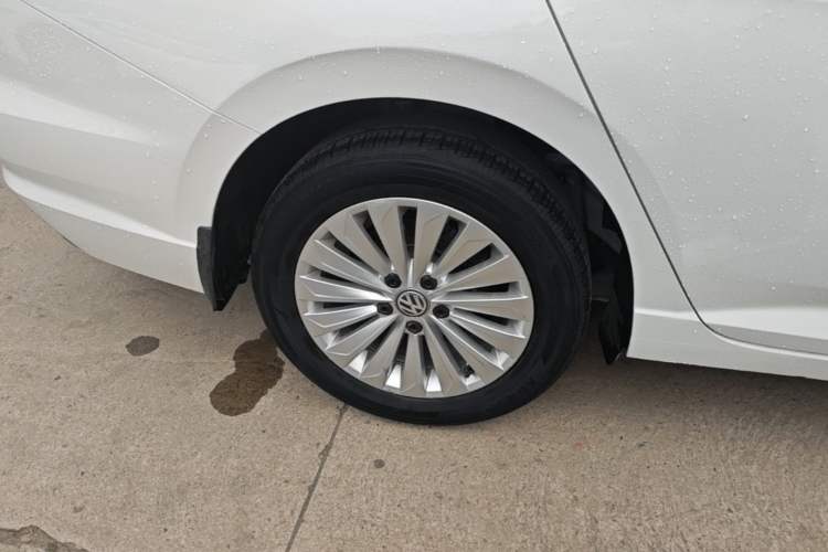 Used Volkswagen Lavida 2018 1.5L Automatic Comfort Edition China V Standard Right Rear Wheel Hub