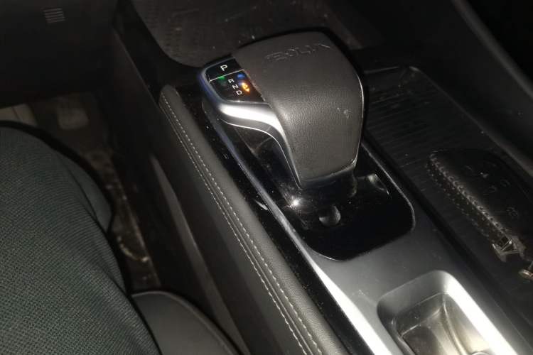 Used Dongfeng Aeolus Huge 2022 Mach Dual-Motor 1.5T MHD Dare-to-Dream Edition Gear Lever