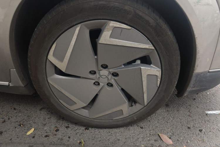 Used Hycan Z03 2022 510 km Range Trendy Cool Version 160 kW 61.13 kWh
