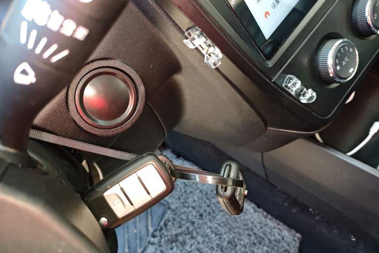 Used Dongfeng Fengon 380 2022 1.5L Standard Edition 7-Seater Passenger Vehicle