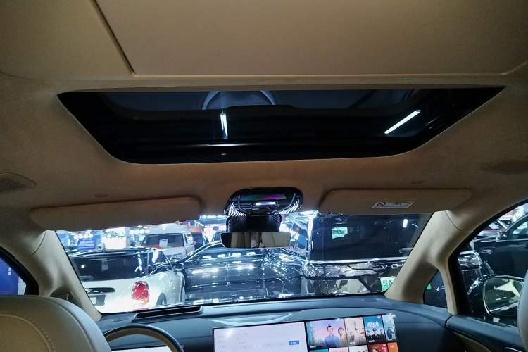 Used VOYAH Dream 2025 PHEV Four-Wheel-Drive Flagship Kunpeng Edition
