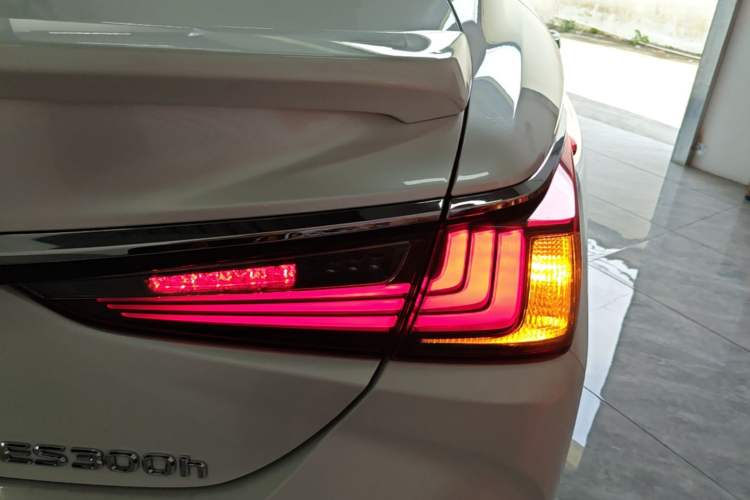 Used Lexus ES 2022 300h Excellence Edition