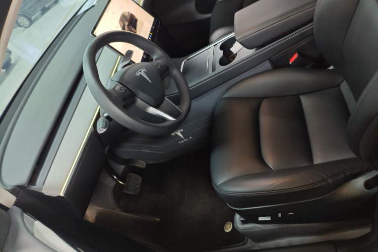 Used Tesla Model Y 2023 Rear-Wheel-Drive Version Left Front Seat