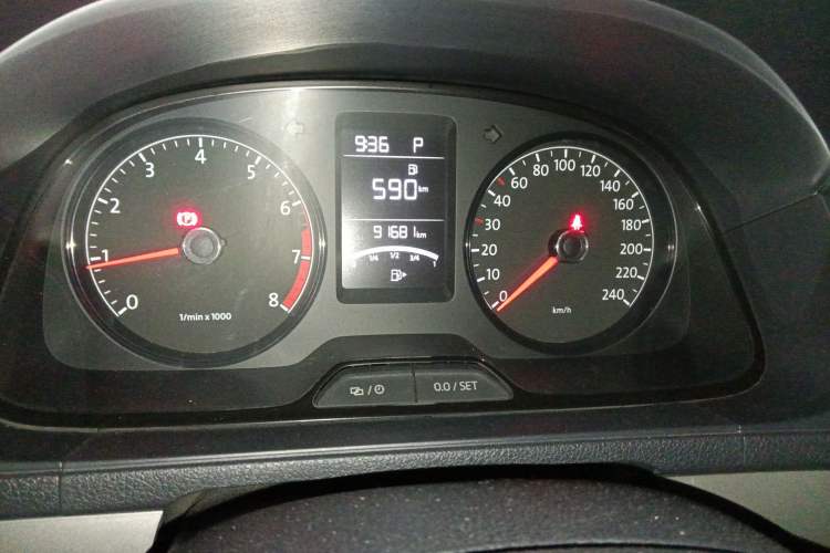 Used Volkswagen Gran Lavida 2013 1.6L Automatic Fashion Model Odometer Close Up