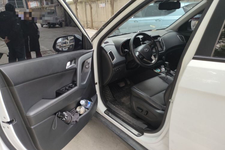 Used Hyundai ix25 2015 1.6L Automatic Two-Wheel-Drive Deluxe DLX Model
