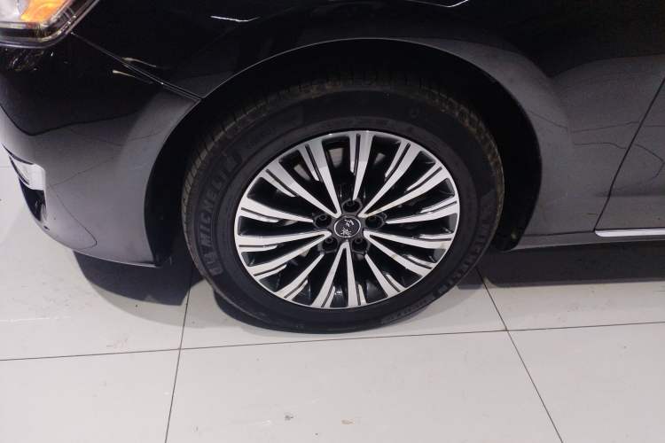 Used Hongqi H7 2017 1.8T Tech Model Left Front Wheel Hub
