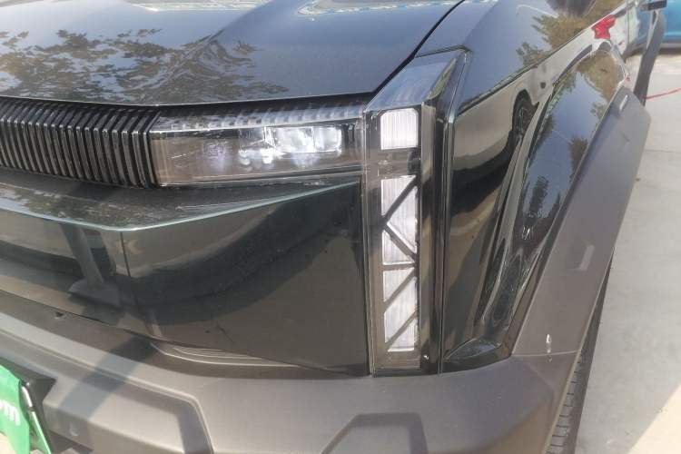 Used iCAR 03 2024 501km Four-wheel Drive Long-Range Advanced Version
