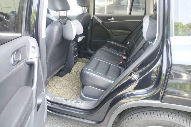 Used Volkswagen Tiguan 2015 2.0 TSI Automatic All-Wheel Drive Luxury Edition Left Rear Seat