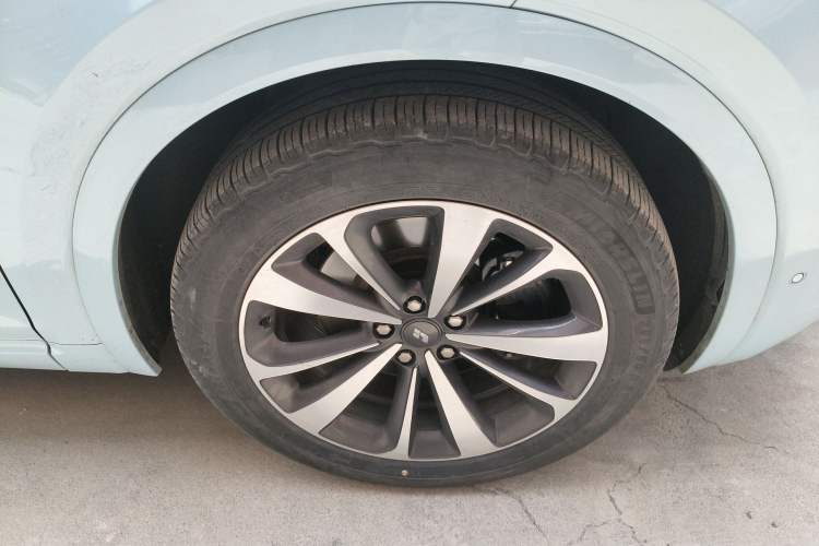 Used Li Auto ONE 2020 Extended-Range 6-Seater Version Right Front Wheel Hub