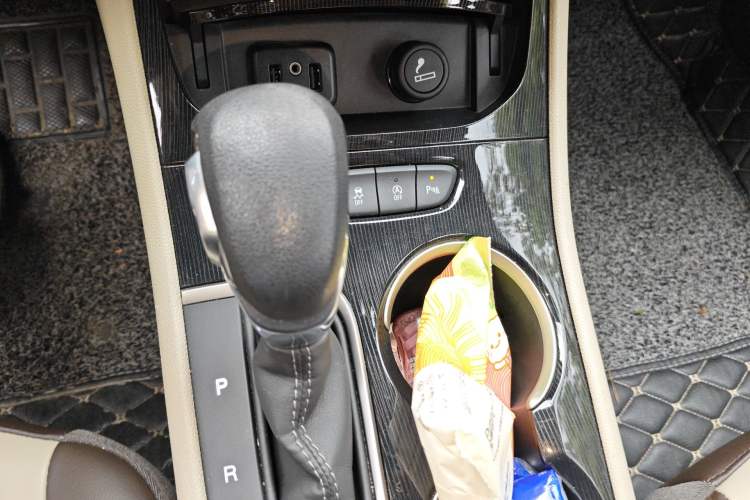 Used Buick Verano 2017 Sedan 15S Automatic Leading Model Gear Lever