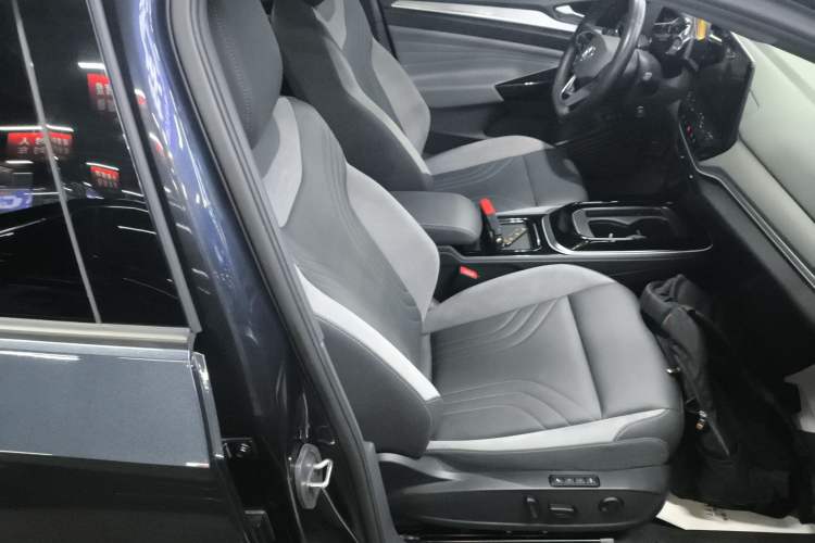 Used Volkswagen ID.4 CROZZ 2021 Long-Range Lite PRO Two-Wheel Drive Version Right Front Seat