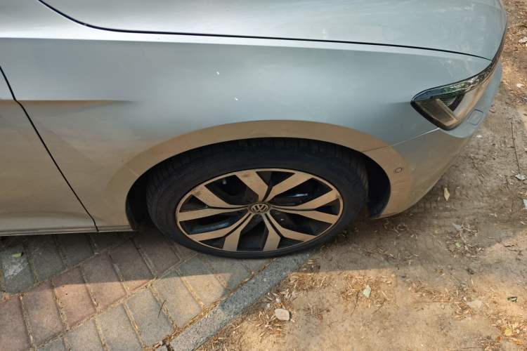 Used Volkswagen Magotan 2019 330TSI DSG Luxury Model China V Standard Right Front Wheel Hub