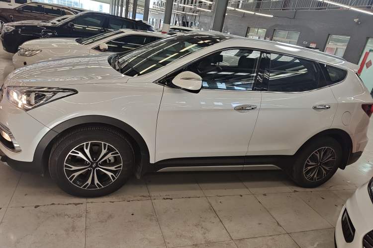 Used Hyundai Santa Fe 2017 2.0T Automatic All-Wheel Drive Smart 7-Seater