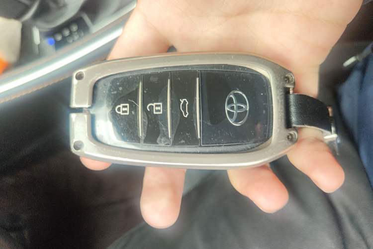 Used Toyota Avalon 2024 Dual-Engine 2.5L XLE Premium Edition