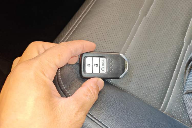 Used Honda CR-V 2019 240TURBO CVT 2WD Fashion Edition China V Vehicle Key