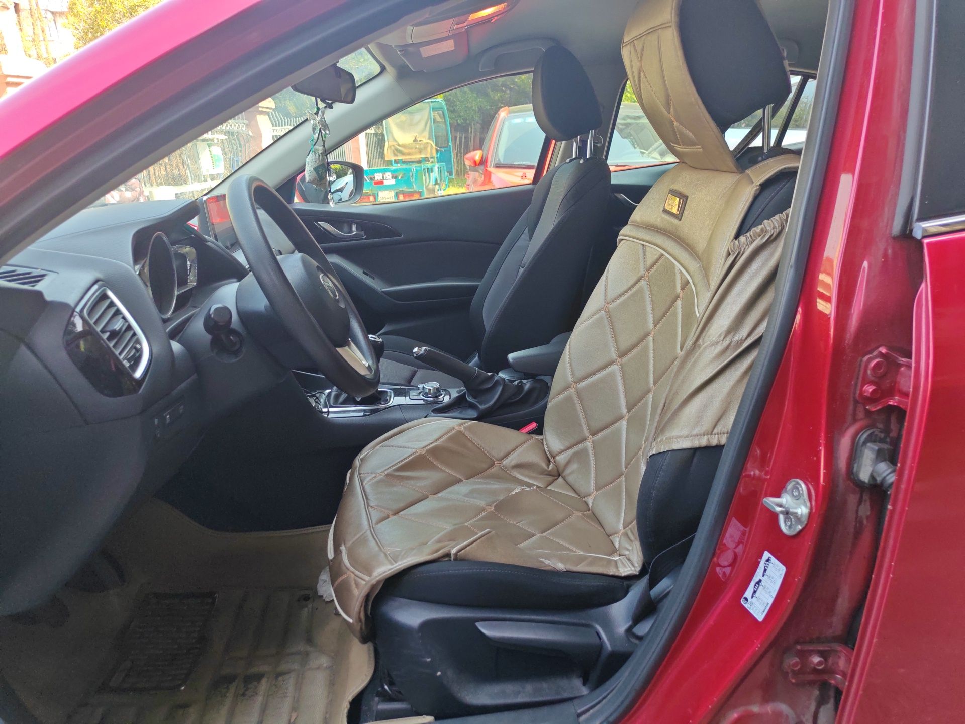 Переднее сиденье в автомобиле