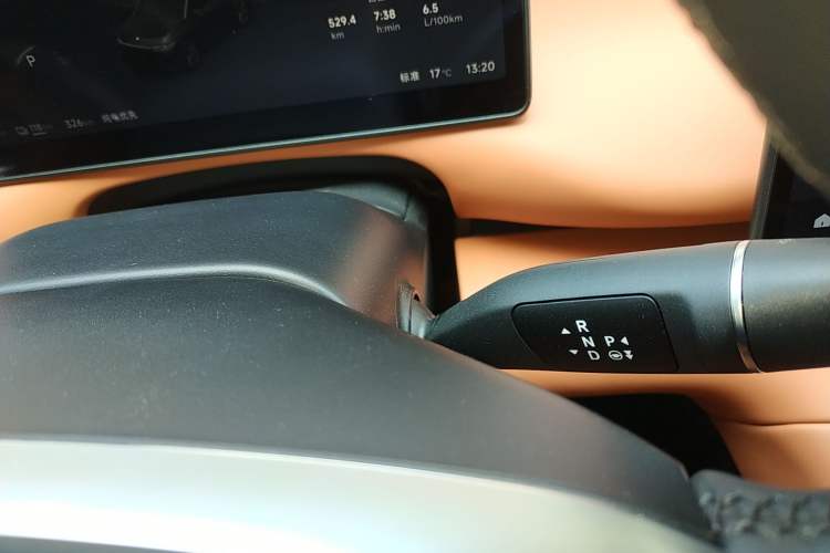 Used Leapmotor C16 2026 Extended-Range 280 LiDAR Zhizun Edition 6 Seats Gear Lever