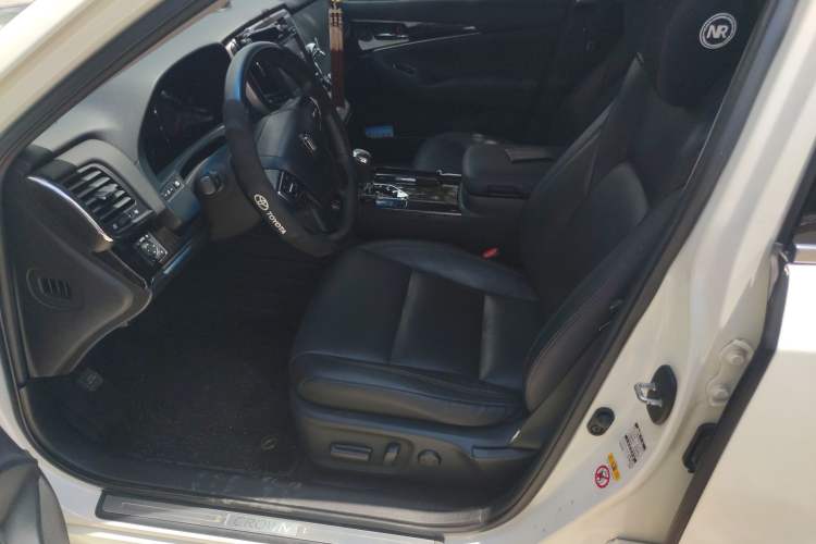 Used Toyota Crown 2015 2.0T Fashion Edition
