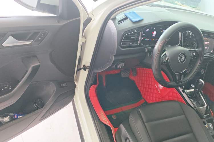 Used Volkswagen T-ROC 2019 280TSI DSG Two-Wheel Drive Comfort Version China VI Standard Driver Seat