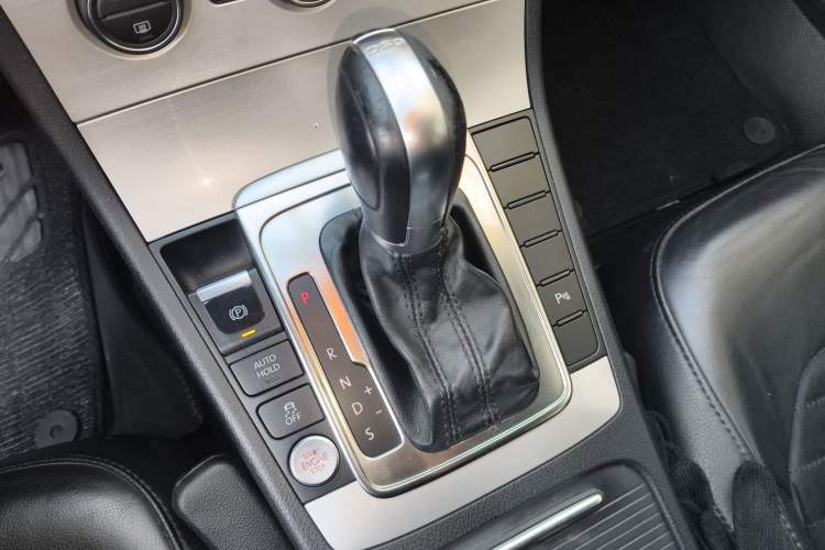 Used Volkswagen Magotan 2015 2.0 TSI Luxury Model Gear Lever