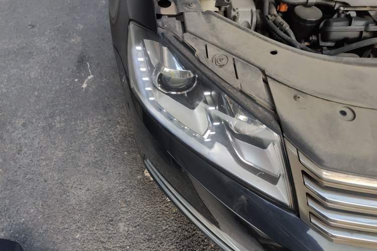 Used Volkswagen Magotan 2012 Facelift 1.8TSI Prestige Model Right Front Headlight