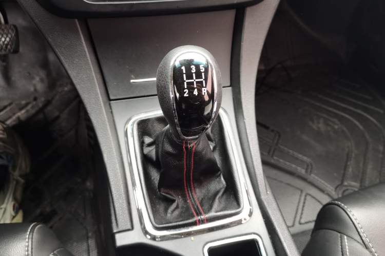 Used Geely Auto Emgrand 2017 Sedan Million Edition 1.5L Manual - Upward Version Gear Lever