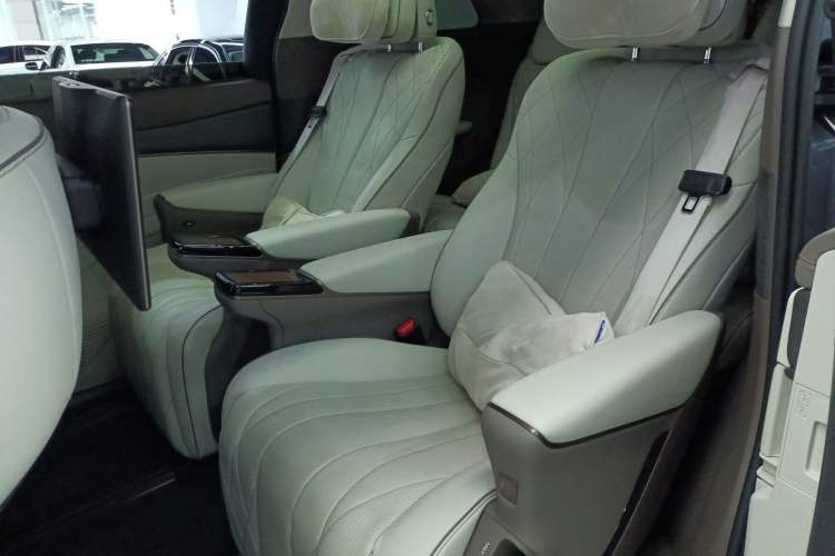 Used Denza D9 2022 DM-i 970 Four-Wheel Drive Flagship Model