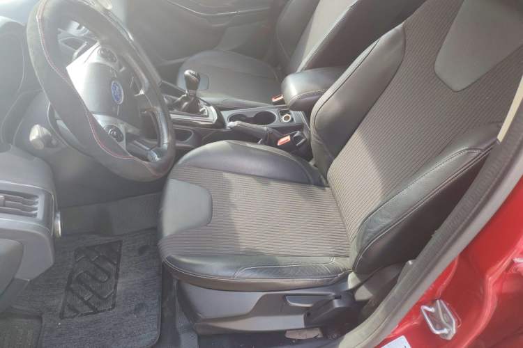 Used Ford Focus 2012 Hatchback 1.6L Manual Fashion Edition
