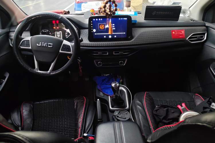 Used JMC Baodian 2023 2.5T Diesel Two-Wheel Drive Comfort Edition Standard Wheelbase JX4D25A6L Center Console