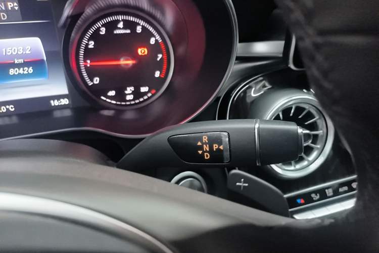 Used Mercedes-Benz GLC 2016 GLC 260 4MATIC Dynamic Edition Gear Lever