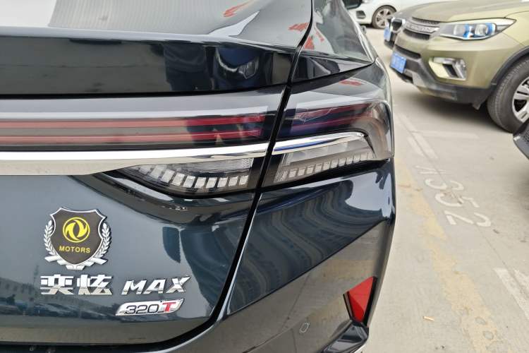 Used Dongfeng Aeolus Yixuan MAX 2023 1.5T Super-Powered Dad Edition Right Rear Taillight