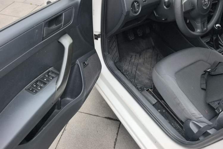 Used Volkswagen Santana 2015 1.6L Manual Fashion Edition Driver Seat