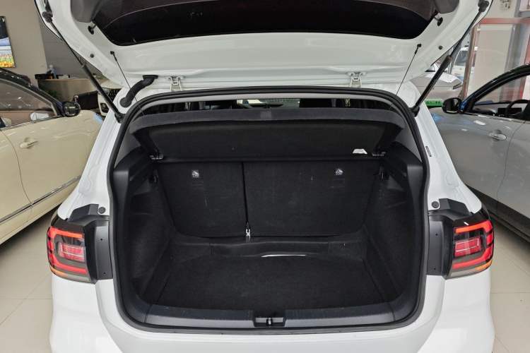 Used Volkswagen Tacqua 2021 200TSI DSG JoyConnect Edition