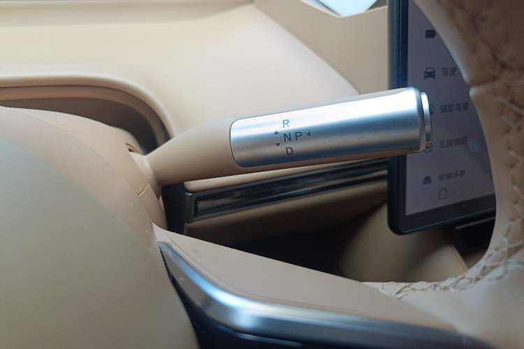 Used Hima Luxeed R7 2025 Range-Extended Version 251 km Max Gear Lever