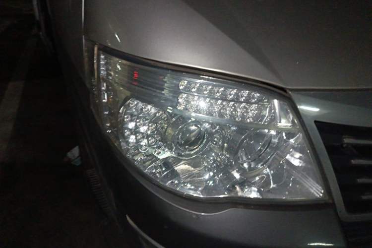 Used King Long Golden Way 2014 2.2L CNG Long-Wheelbase Entrepreneurial Version XG491 Right Front Headlight