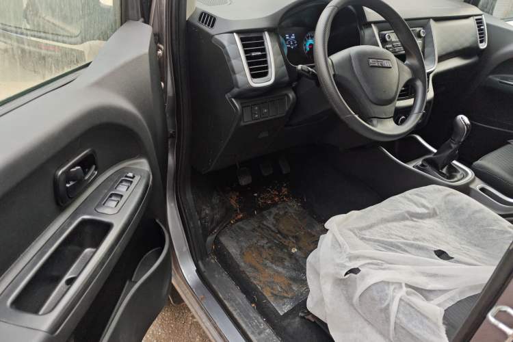 Used Jinbei Gold Hiace M Classic 2024 1.5L Engineering Lion Passenger Van 7 Seats