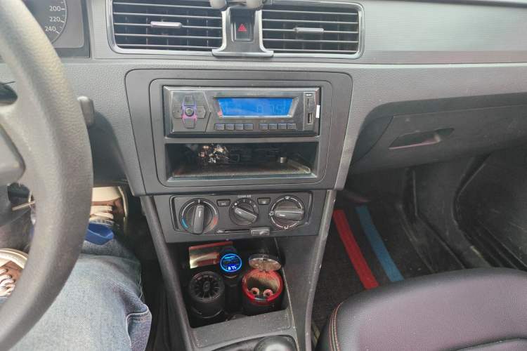 Used Volkswagen Santana 2015 1.4L Manual Fashion Edition Audio And AC Panel