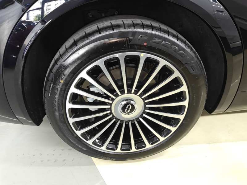 Used Hima AITO M8 2025 Extended-Range Max+ Version 53.4 kWh 6-Seater Edition — 25