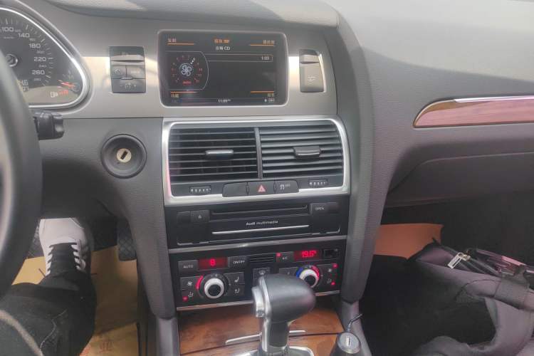 Used Audi Q7 2015 35 TFSI Ambition Edition Audio And AC Panel