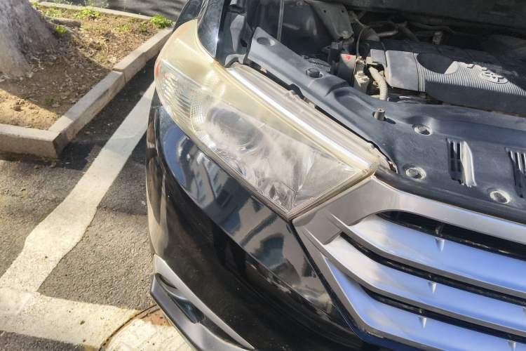 Used Toyota Highlander 2012 2.7L Two-Wheel Drive 7-Seater Luxury Edition Right Front Headlight