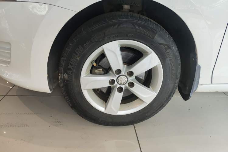 Used Volkswagen Santana 2015 1.6L Automatic Fashion Edition Left Front Wheel Hub