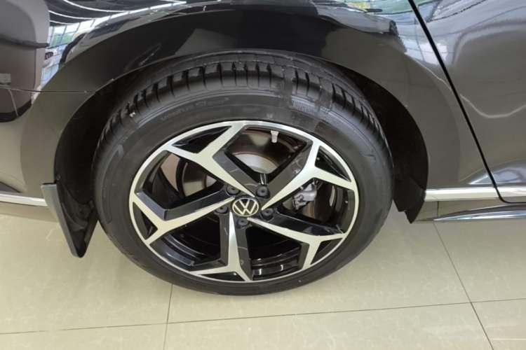 Used Volkswagen Magotan 2023 2 Million Units Commemorative Edition 330TSI DSG Luxury Version Exterior 5