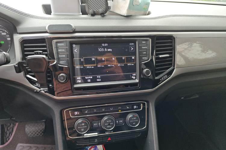 Used Volkswagen Teramont 2017 330TSI Two-Wheel-Drive Luxury Edition Audio And AC Panel