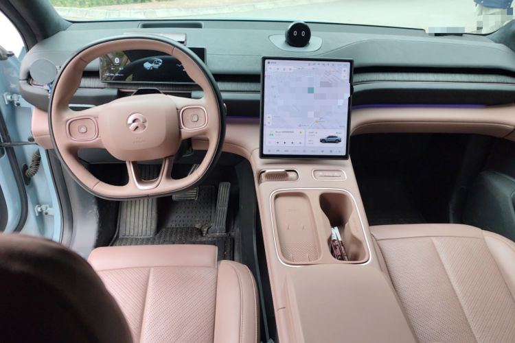 Used Nio EC6 2023 75 kWh Center Console