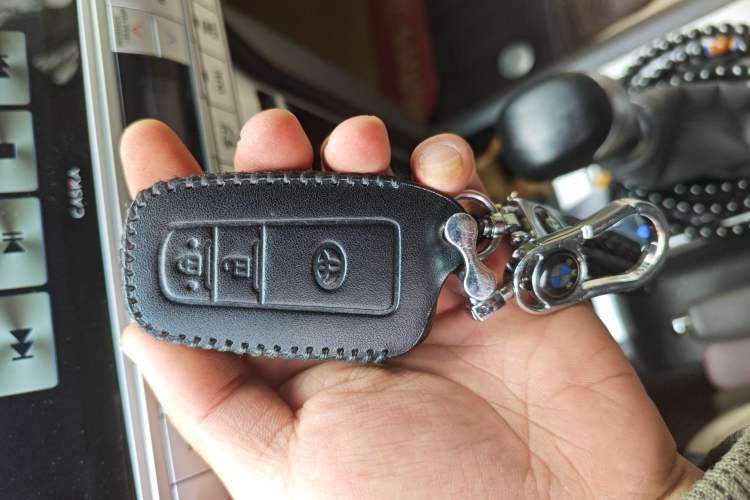 Used Toyota Prado 2018 3.5L Automatic TX-L with Rear-Mounted Spare Tire Vehicle Key