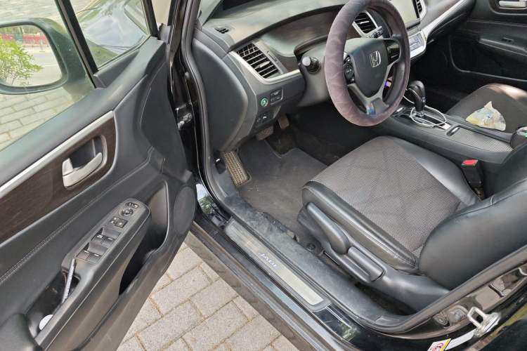 Used Honda Jade 2013 1.8L automatic Comfort version 5 seats Driver Seat