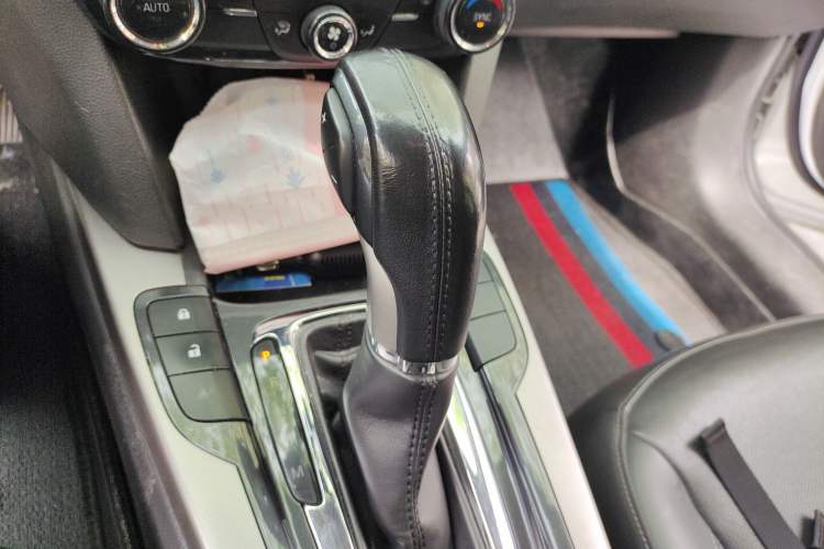 Used Chevrolet Malibu 2016 1.6T Automatic Luxury Edition Gear Lever